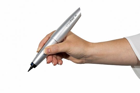 CryoPen_M_hand-02.jpg